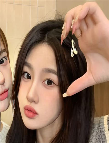 探秘《明月高悬不独照我》的情感表达与人性探索